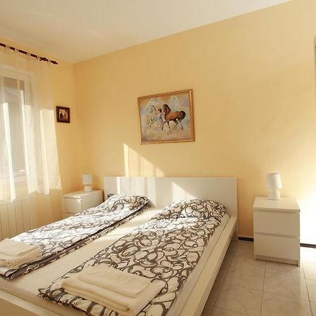 Raya Maisonette Sofia Chambre photo