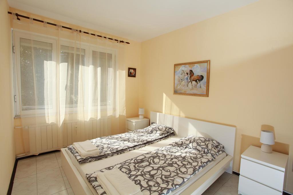 Raya Maisonette Sofia Chambre photo